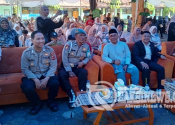 Anggota Polsek Lembursitu Hadiri Acara Perpisahan dan Kenaikan Kelas