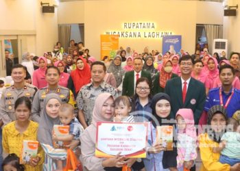 Cegah Stunting, Polres Sukabumi Bersama IDI Berikan Makanan Tambahan Kepada Ratusan Anak