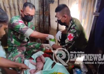 Selamatkan Ibu Dan Bayinya, Satgas Yonif 310/KK Lakukan Persalinan Darurat