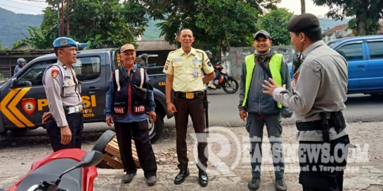 Patroli Sambang dan Dialogis Juru Parkir