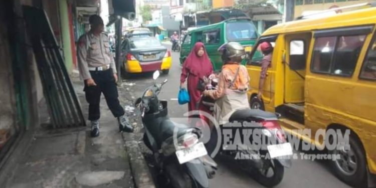 Guna Menciptakan Keamanan dan Kondusif, Kapolsek Citamiang Patroli Dialogis dan Sambangi Warga