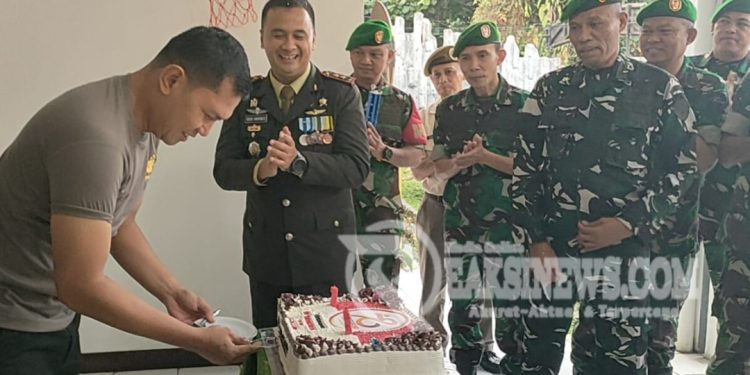 Dandim 0607/Kota Sukabumi Berikan Surprise ke Kapolres di Hari Ulang Tahun Bhayangkara ke 78