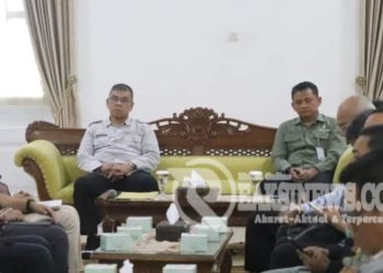 Plh.Sekda Sukabumi Toha Wildan Athoilah memimpin Rapat Evaluasi Kinerja PTSP dan PBB