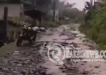 Warga Cijoho Mengeluh, Kondisi Jalan Desa Bojong Kalong Rusak Parah