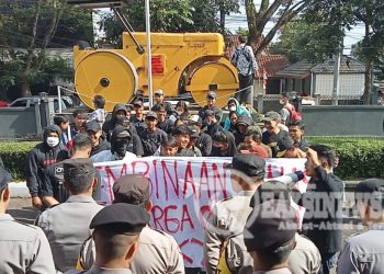 Akibat Ambruk Tiang Listrik, Puluhan Warga Geruduk UPTD PJJWP || Sukabumi