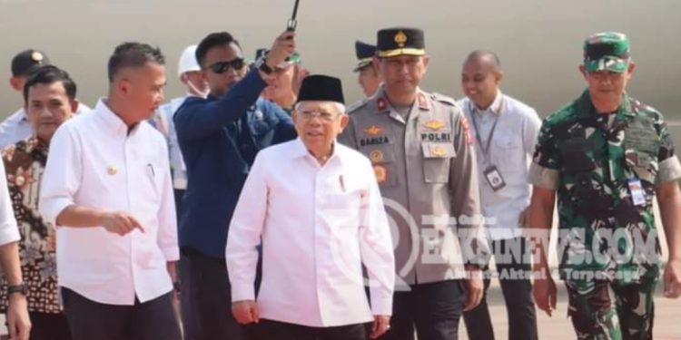 Polda Jabar bersama Forkopimda Jawa Barat Sambut Kedatangan Wakil Presiden RI di Bandara Kertajati