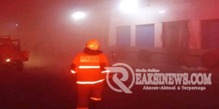Gudang Penyimpanan Barang di Jakarta Utara Terbakar 17 Unit Damkar Dikerahkan