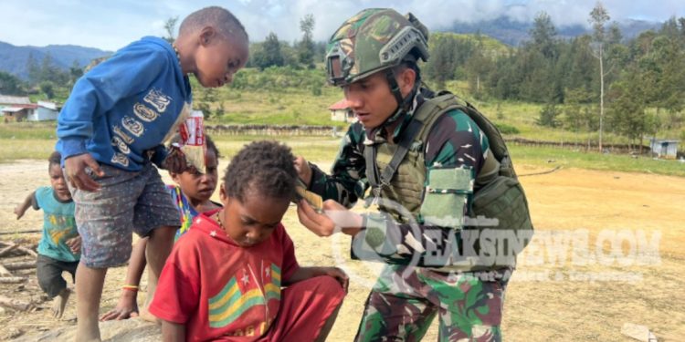 Satgas TNI Peduli Pangkas Rambut Disambut Ceria Anak-Anak Gome