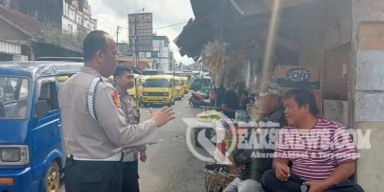 Guna Menciptakan Keamanan dan Kondusif, Kapolsek Citamiang Patroli Dialogis dan Sambangi Warga