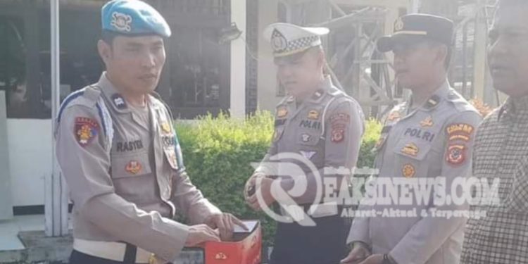 Kapolsek Baros bersama Personil Laksanakan Giat Rutin “Gelar Sajadah” selesai apel pagi