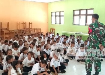 Satgas Yonkav 6/Naga Karimata Berikan Apresiasi Kepada SMP Wini