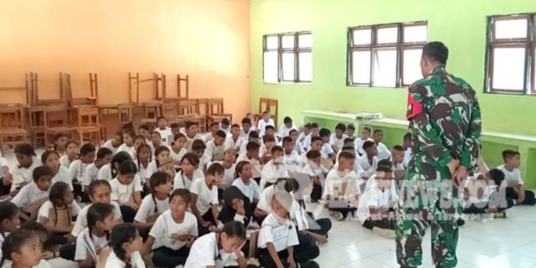 Satgas Yonkav 6/Naga Karimata Berikan Apresiasi Kepada SMP Wini