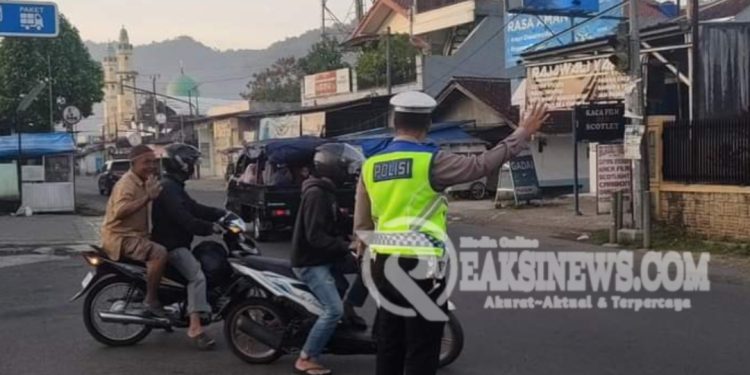 Wujudkan tertib berlalulintas, Polsek Baros giatkan pelayanan pagi