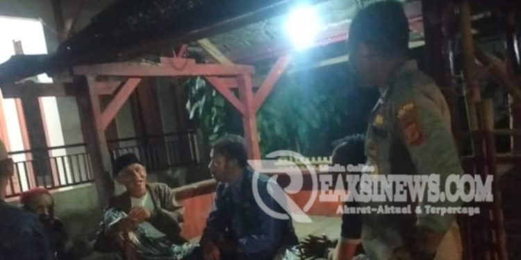 Intensifkan Patroli Malam Hari, Polsek Baros Sambangi Poskamling Jayamekar Pastikan Masyarakat Kondusif