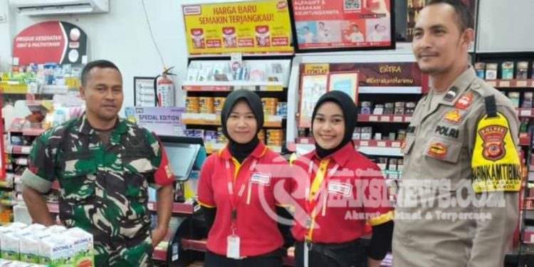 Giatkan Sambang Minimarket, Bhabinkamtibmas Jayaraksa Meminimalisir Gangguan Kamtibmas