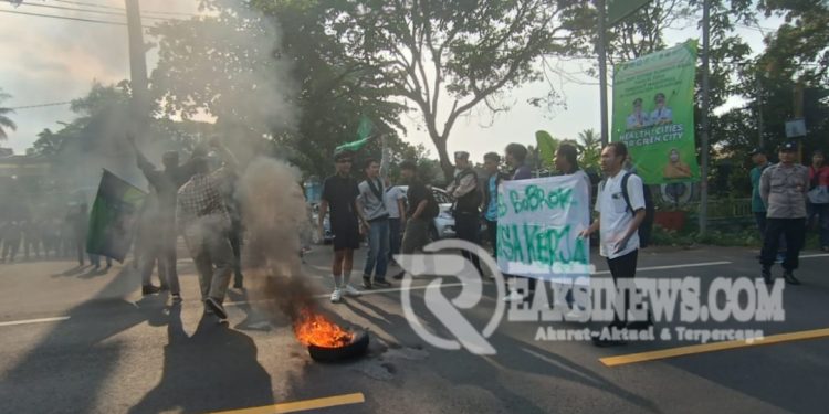 HMI Cabang Sukabumi : Aksi Demo di Kantor Dishub Kabupaten Sukabumi, Ini Tuntutan yang Dibawa