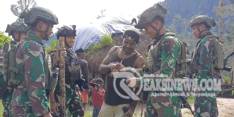 Satgas Yonif 323 Kostrad Wujudkan Papua Terang