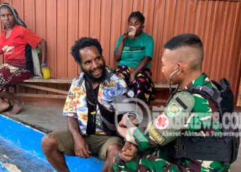 Efektifkan Pelayanan Kesehatan, Satgas Yonif 310/KK Terjun Langsung Ke Masyarakat