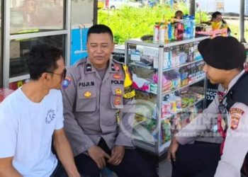 Efektifkan Sambang, Bhabinkamtibmas Baros sebarkan Pesan Kamtibmas Rangkul Warganya