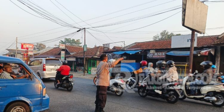 Pelayanan Prima Rutin Gatur Pagi Polsek Lembursitu