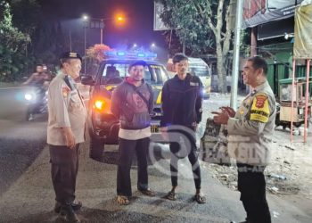 Anggota Polsek Lembursitu Cegah Gangguan Kamtibmas Giat Patroli Malam Hari