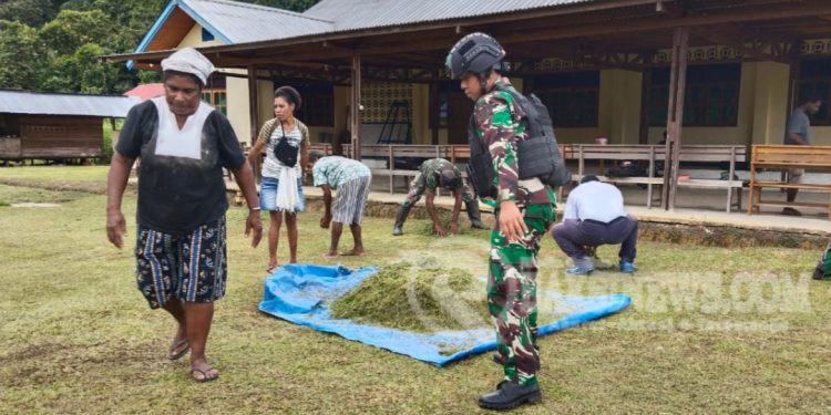 Keren ! Pergencar Serbuan Teritorial, Satgas Yonif 310/KK Bersihkan Gereja Di Perbatasan
