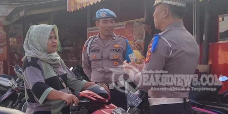 Ops. Patuh Lodaya 2024. Polsek baros laksanakan Dikmas lantas Kepada ojeg pangkalan