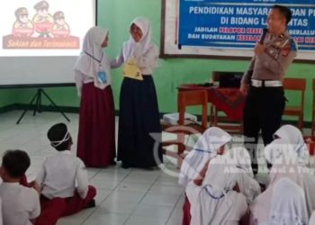 Polsek Baros Berikan Motivasi Siswa-siswi SMP Plus An Naba melalui MPLS