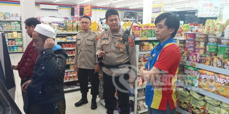 Patroli Sambang Alfamart dan Indomaret Beri Himbauan Kamtibmas