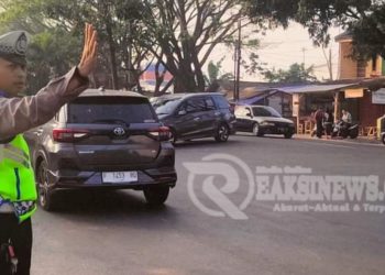 Gatur pagi, Berikan Kelancaran Polsek Baros Sebar Personil Dititik Rawan Kemacetan