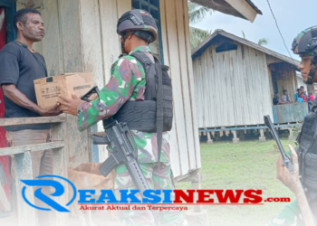 Tunjukan Perhatiannya, Satgas Yonif 310/KK Berikan Bantuan Duka Cita