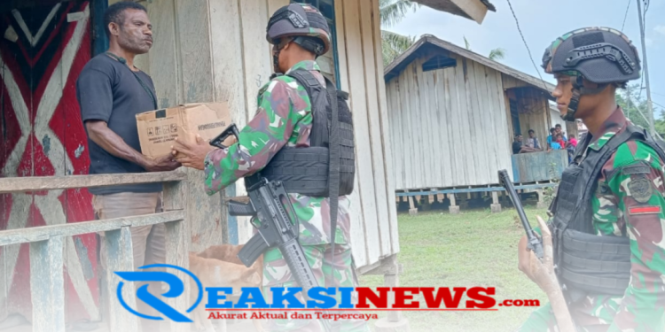 Tunjukan Perhatiannya, Satgas Yonif 310/KK Berikan Bantuan Duka Cita