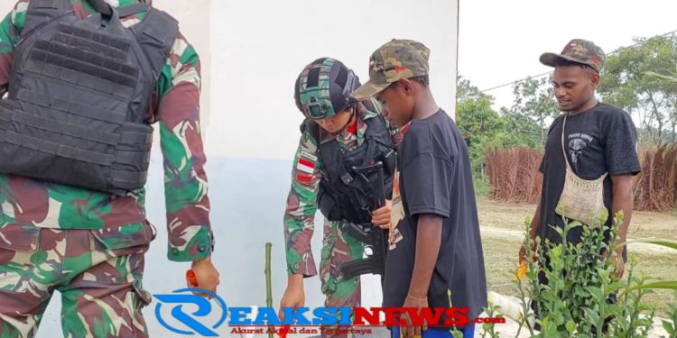 Perindah Gereja, Satgas Yonif 310/KK Lakukan Pengecatan Dan Pembenahan