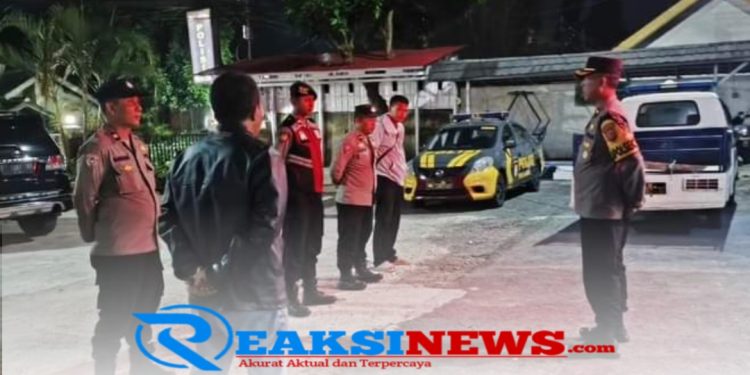 Antisipasi malam minggu, Kapolsek Baros Pimpin Apel Pengecekan Personil