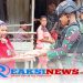 Warga Tersenyum Bahagia Saat Satgas Yonif 310/KK Bagikan Puluhan Pakaian