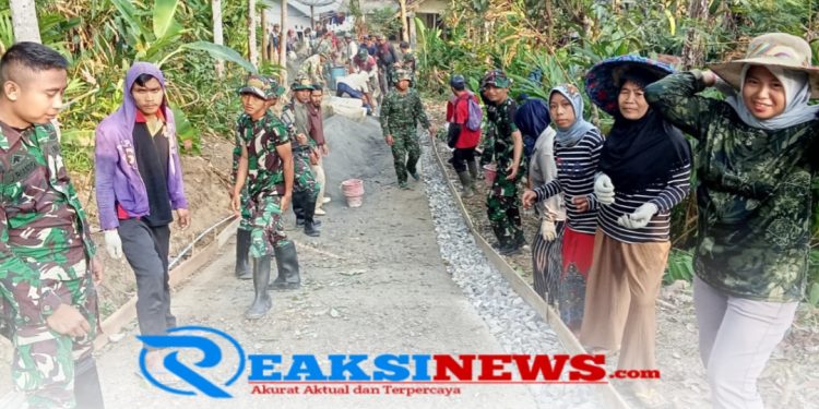 Semangat Kebersamaan Membangun Desa Dalam Program TMMD (TNI Manunggal Membangun Desa) Ke 121 Kodim 0622/Kab Sukabumi di Desa Cicareuh Kecamatan Cikidang