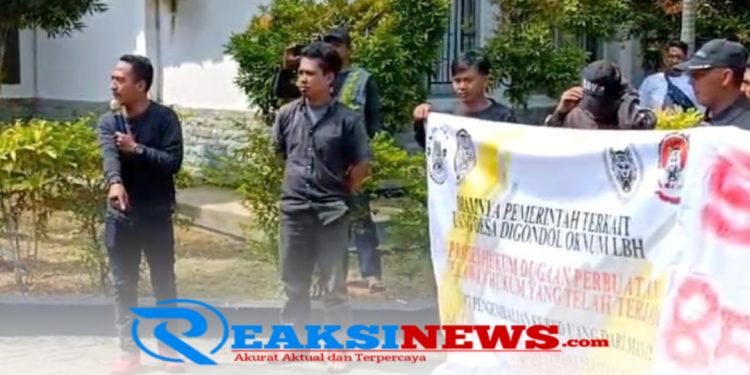 Lpi Gelar Aksi Unras Di Inspektorat , Tuntut LHP 85 Desa Diserahkan Ke APH, Inspektorat : Besok Kita Serahkan Dan Minta Bantuan Untuk Dikawal Prosesnya Sampai Tuntas