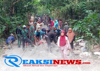 Dukung TMMD ke 121, Babinsa Bareng Warga Lakukan Gotong Royong