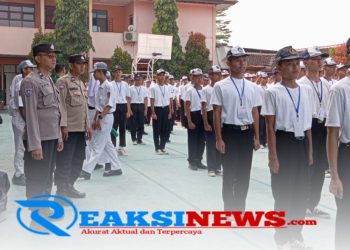 Bhabinkamtibmas Polsek Lembursitu Laksanakan Giat MPLS di SMKN 4
