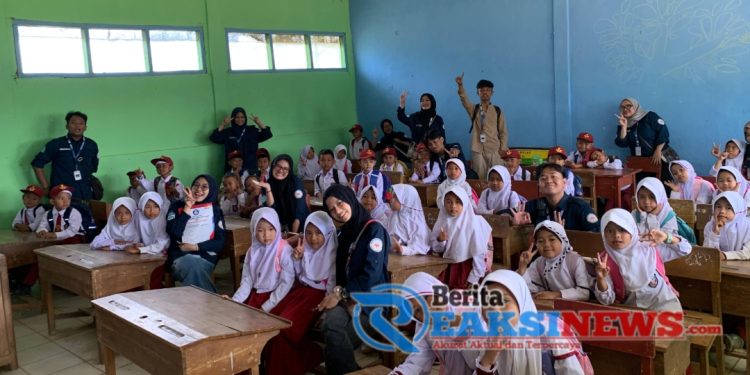 Berdikari, Himpunan Mahasiswa Program Studi Pemberdayaan Masyarakat Islam UIN Jakarta Mengadakan Kegiatan Bakti Sosial di Kabandungan Sukabumi