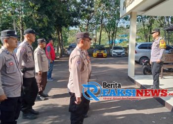 Apel Pagi dan Pengecekan Kelengkapan Personil Polsek Lembursitu Sebagai Bentuk Kedisiplinan dan Kesiapsiagaan
