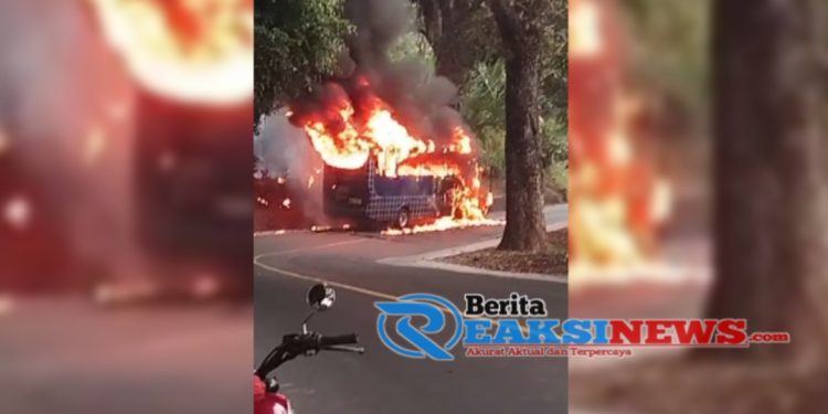 Detik-detik Bus MGI Palabuhanratu – Bogor Terbakar Hebat di Cibadak