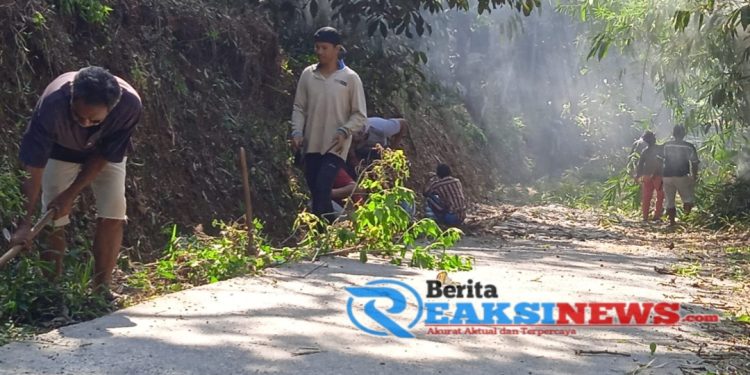 Warga Masyarakat Sukadamai Antusias Laksanakan Jumat Bersih” Rudi Hartono”Jumsih Adalah Tanggung Jawab bersama Agar Lingkungan Bersih Terhindar Dari Penyakit