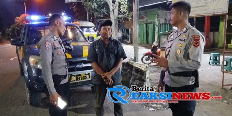Wujud Nyata Kedekatan POLRI dengan Warga, Anggota Polsek Lembursitu Lakukan Sambang Kepada Warga Binaan