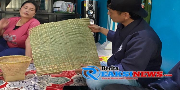 Mahasiswa Institut Madani Nusantara KKN di Kampung yang Terkenal dengan Anyaman Bambu di Desa Semplak – Sukalarang