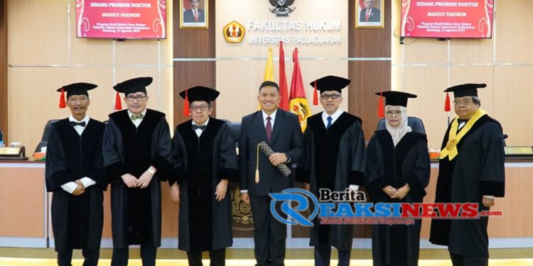 Selamat dan sukses kepada *AKBP Dr. Maruly Pardede SH., SIK., MH* atas keberhasilannya dalam Sidang Promosi Doktor di bidang Ilmu Hukum Universitas Padjadjaran