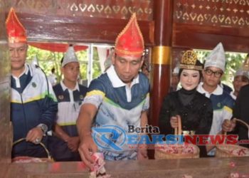 Kapolda Jabar Dan Kontingen Pon Xxi Provinsi Jawa Barat Ziarah Dan Tabur Bunga Ke Makam Tjut Nyak Dien