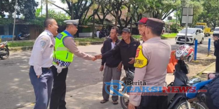 Polsek Baros Laksanakan Binluh Lantas Kepada Ojeg Pangkalan