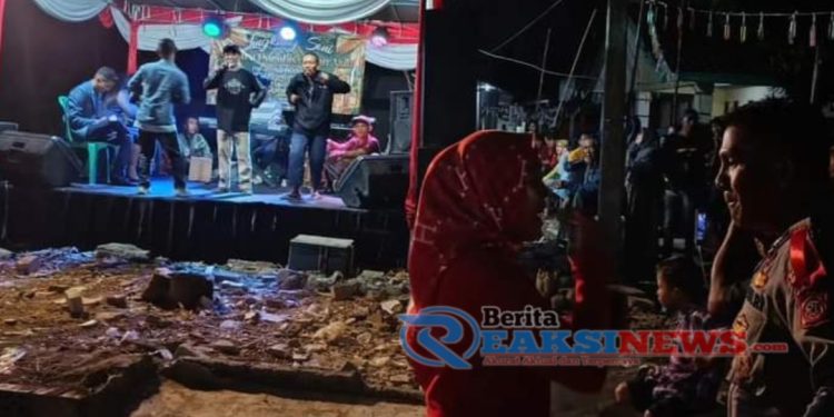 Patroli Malam, Polsek Baros Singgah Berikan Rasa Aman dan Nyaman Giat Memeriahkan HUT Kemerdekaan RI ke-79 Warga Pangkalan Rw. 06