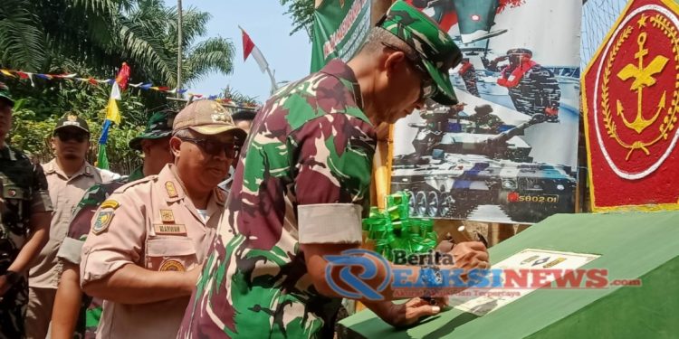 Kasdam lll Siliwangi Brigjen TNI Aminudin, S.I.P. Hadiri Upacara Penutupan TMMD ke – 121 di Desa Cicareuh Kabupaten Sukabumi